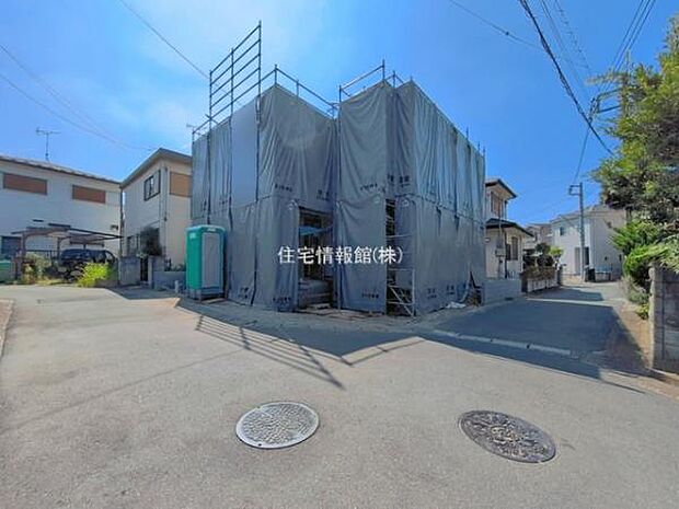 前面道路を含めた現地写真です。