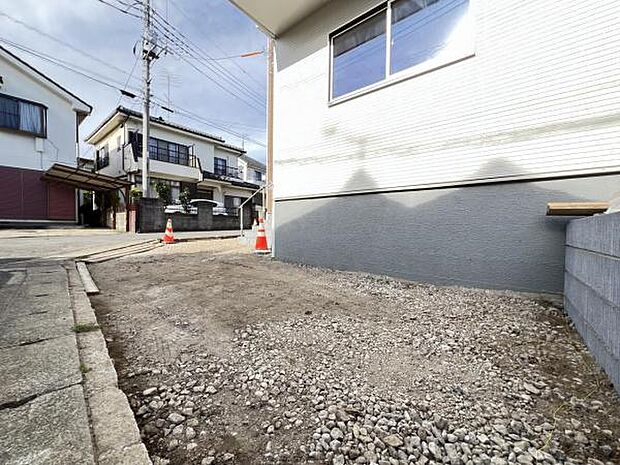駐車場ももちろん完備しておりますのでお車所有の方にも心強いです。