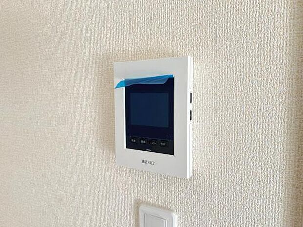訪問者を確認できるTVモニター付きインターフォンです。