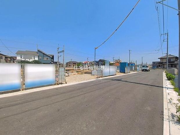 前面道路を含めた現地写真です。