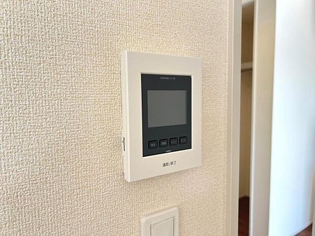 訪問者を確認できるTVモニター付きインターフォンです。