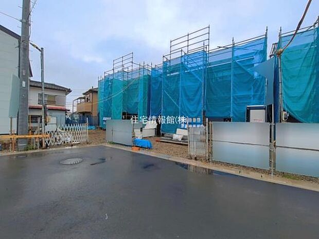前面道路を含めた現地写真です。