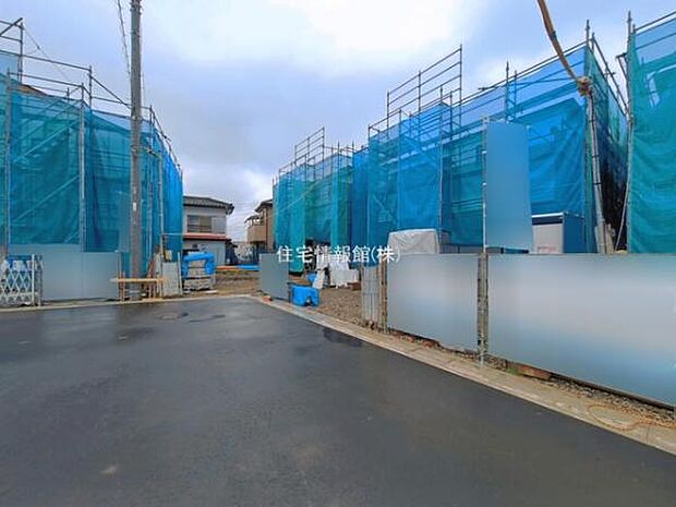 前面道路を含めた現地写真です。