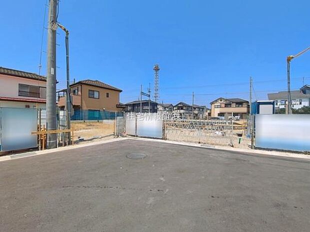 前面道路を含めた現地写真です。