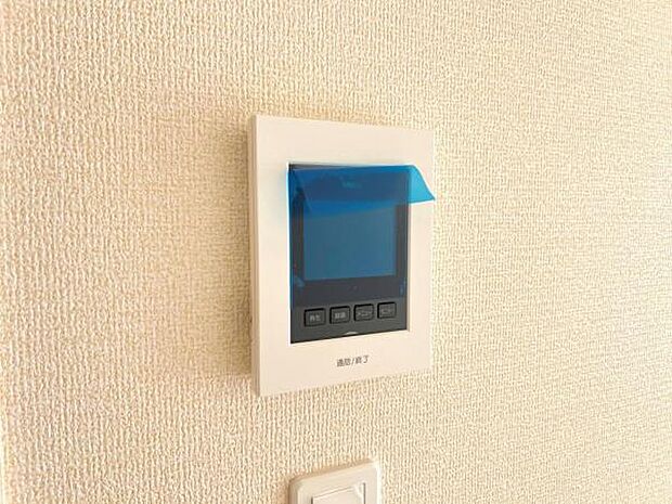 訪問者を確認できるTVモニター付きインターフォンです。