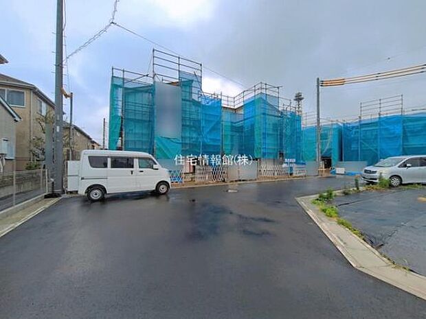 前面道路を含めた現地写真です。