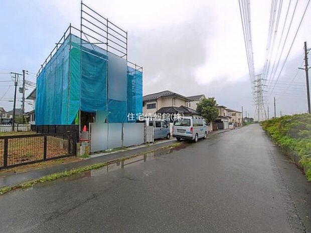 前面道路を含めた現地写真です。
