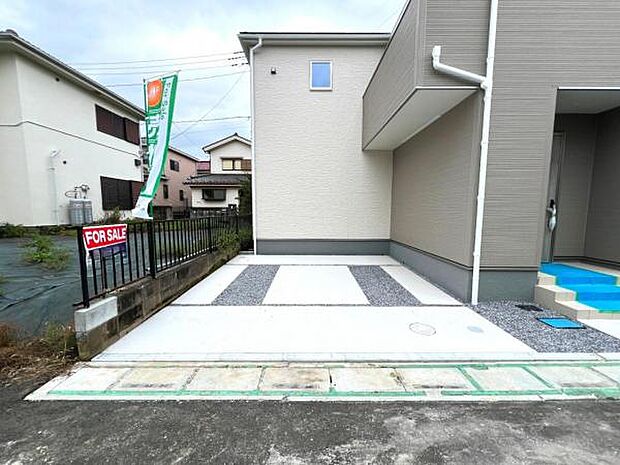 駐車場ももちろん完備しておりますのでお車所有の方にも心強いです。
