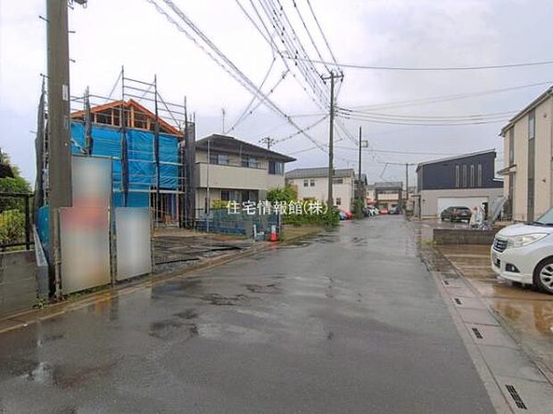 前面道路を含めた現地写真です。