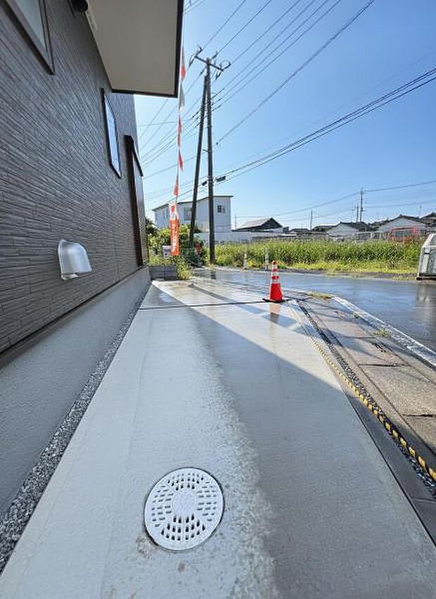 駐車場ももちろん完備しておりますのでお車所有の方にも心強いです。