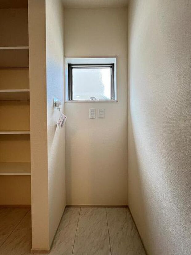 お天気を気にせずお洗濯ができ、室内干し可能です。