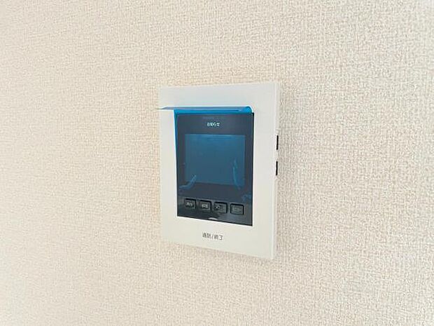 訪問者を確認できるTVモニター付きインターフォンです。
