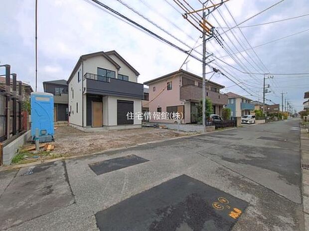 前面道路を含めた現地写真です。