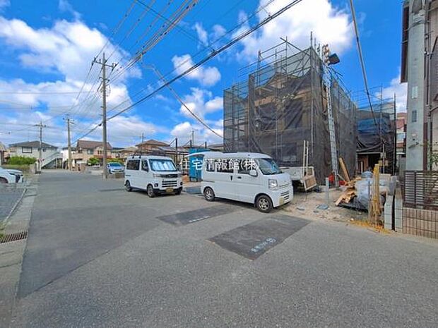 前面道路を含めた現地写真です。