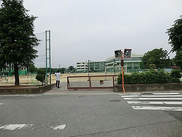 春日部市立春日部中学校まで約2100m(徒歩27分)