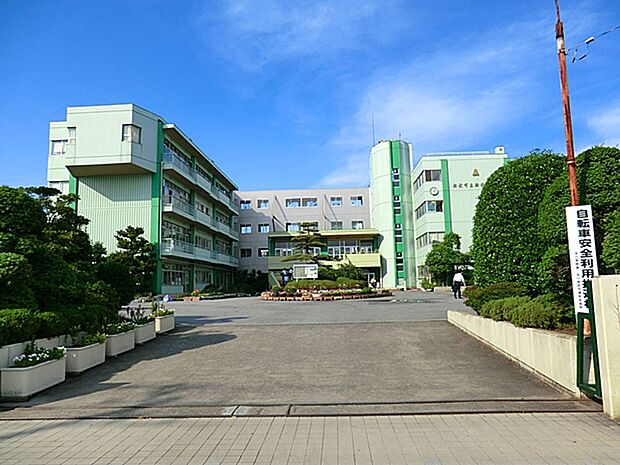 松伏町立松伏中学校まで約650m（徒歩9分）