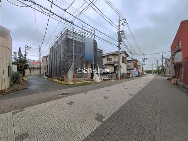 前面道路を含めた現地写真です。