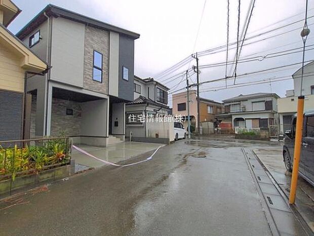 前面道路を含めた現地写真です。
