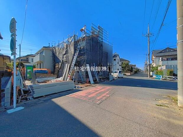 前面道路を含めた現地写真です。
