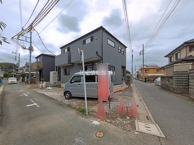 前面道路を含めた現地写真です。