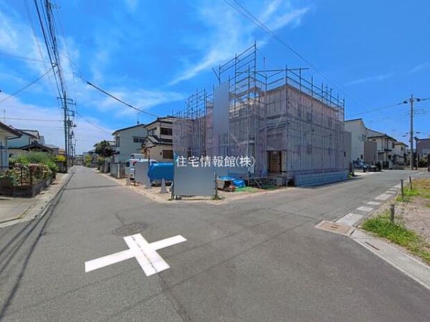 前面道路を含めた現地写真です。
