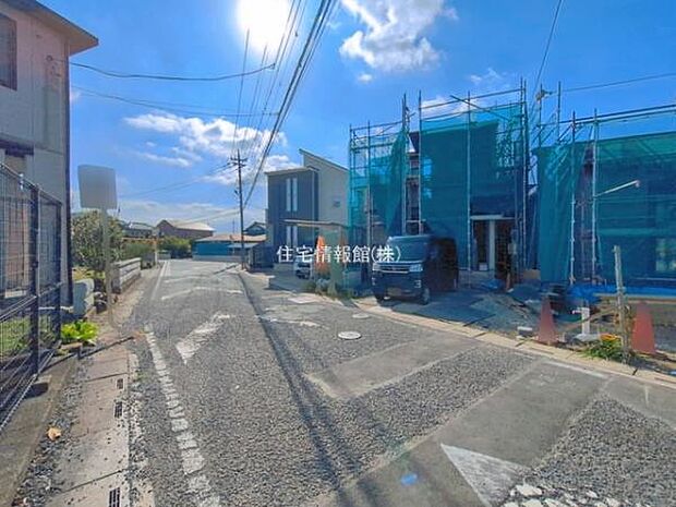 前面道路を含めた現地写真です。