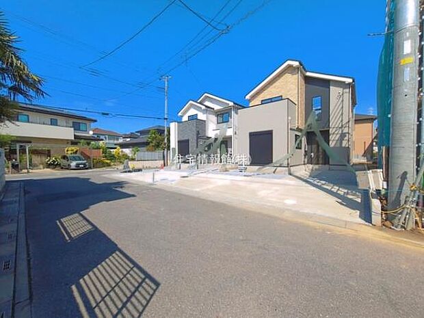 前面道路を含めた現地写真です。