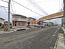外観：前面道路を含めた現地写真です。