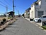 外観：前面道路は幅員約4.3mございます。