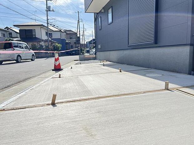 駐車場ももちろん完備しておりますのでお車所有の方にも心強いです。
