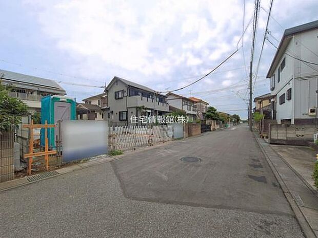 前面道路を含めた現地写真です。