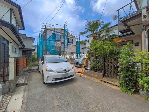 前面道路を含めた現地写真です。