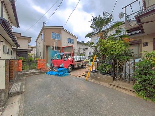 前面道路を含めた現地写真です。