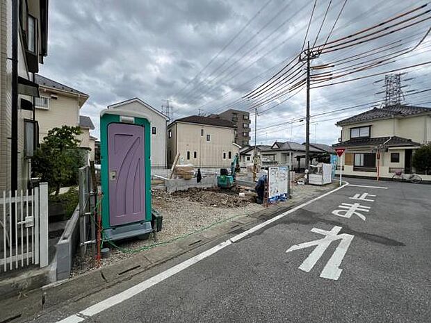 前面道路は幅員約6mございます。