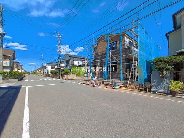 前面道路を含めた現地写真です。
