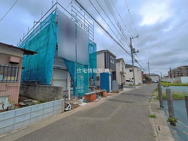 前面道路を含めた現地写真です。