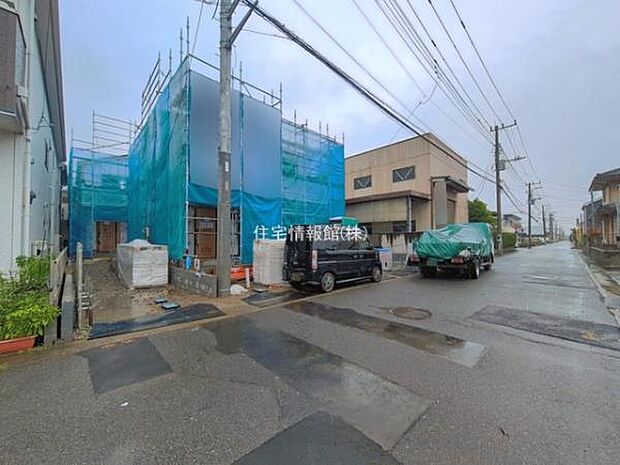 前面道路を含めた現地写真です。