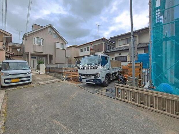 前面道路を含めた現地写真です。