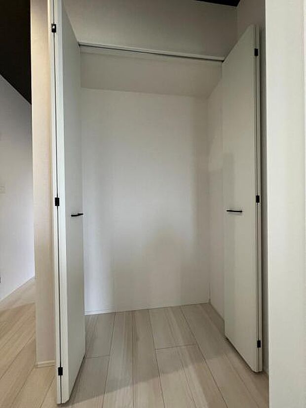 1階の廊下収納です。