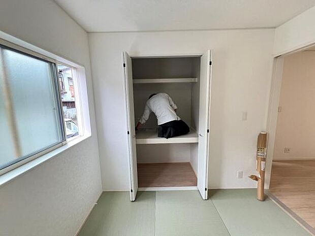 いつでもお部屋をスッキリお使い頂ける収納スペースを設置。