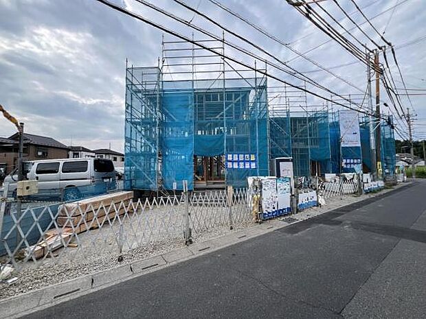 前面道路は幅員約6mございます。