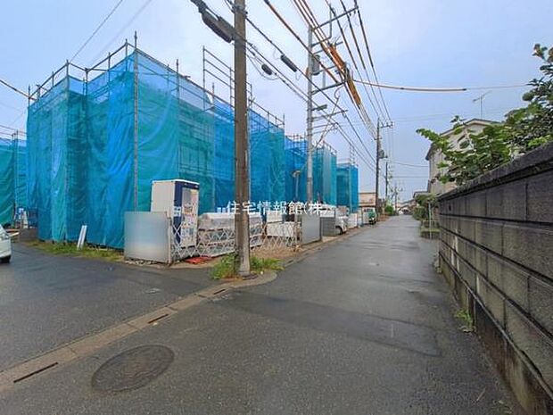 前面道路を含めた現地写真です。