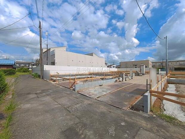 前面道路を含めた現地写真です。