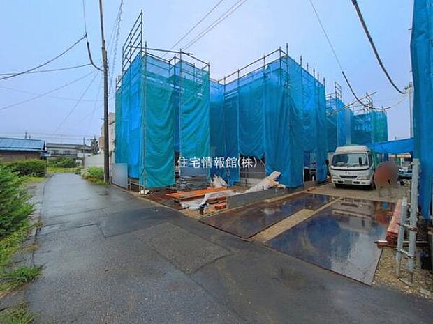前面道路を含めた現地写真です。