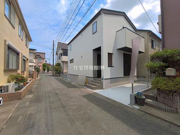 前面道路を含めた現地写真です。