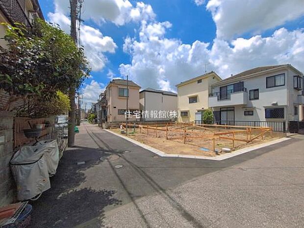前面道路を含めた現地写真です。