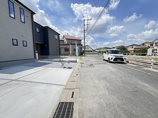 駐車場ももちろん完備しておりますのでお車所有の方にも心強いです。