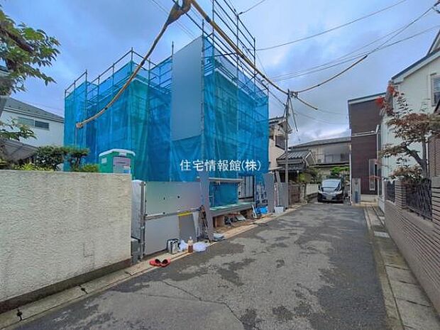 前面道路を含めた現地写真です。