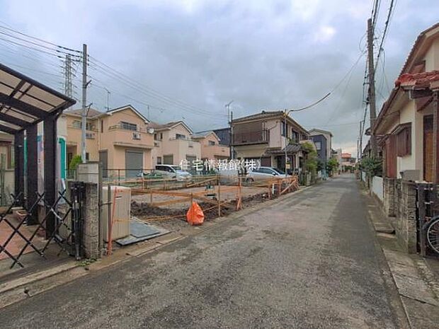 前面道路を含めた現地写真です。