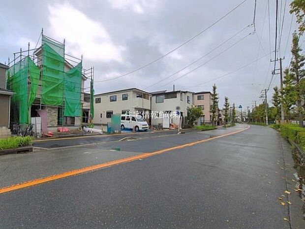 前面道路を含めた現地写真です。
